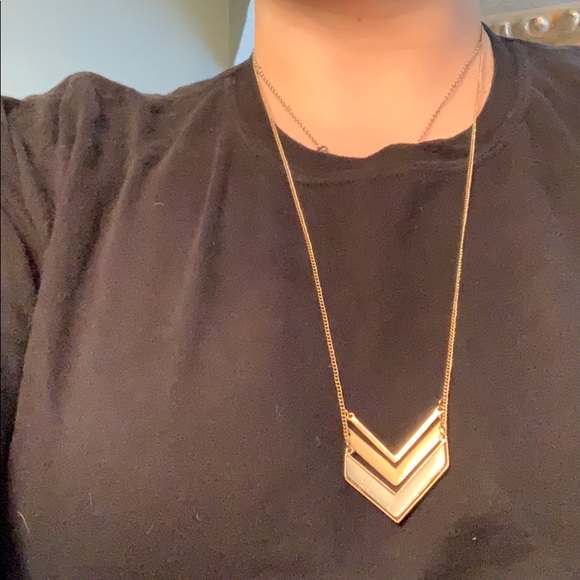 Arrow Necklace - Picture 3 of 3